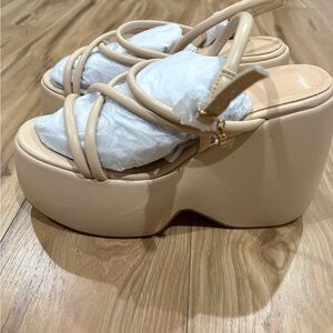 Sandal with platform 8.5